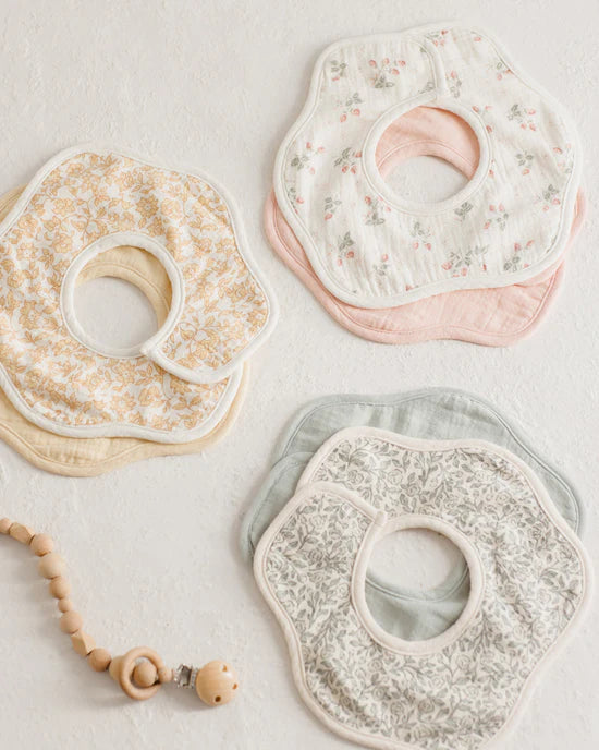Quincy Mae - Flower Bib 2-Pack Strawberries/Melon